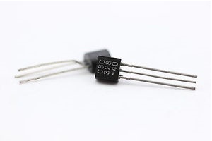 TRANSISTOR PNP 800mA 50V TO92 CBE