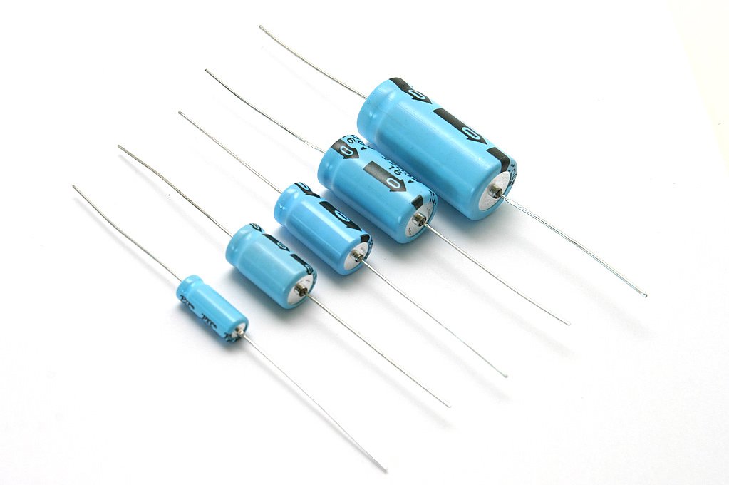 CONDENSATEUR CHIMIQUE AXIAL 4.7µF 450V