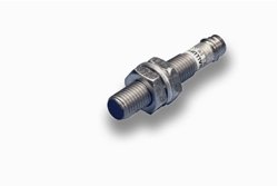 Capteur inductif Ø 8 x 45 mm M8x1 flush 2 mm PNP à fermeture (NO) 5000 Hz Acier inoxydable Face sensible PBT Connecteur