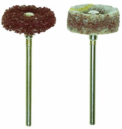 Brosse à poncer en toison de nylon, 2 modèles