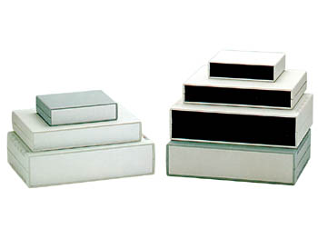 COFFRET ETANCHE ANTIFEU - COUVERCLE GRIS CLAIR AVEC PLAQUES ARRIERES NOIRES 225 x 165 x 40mm